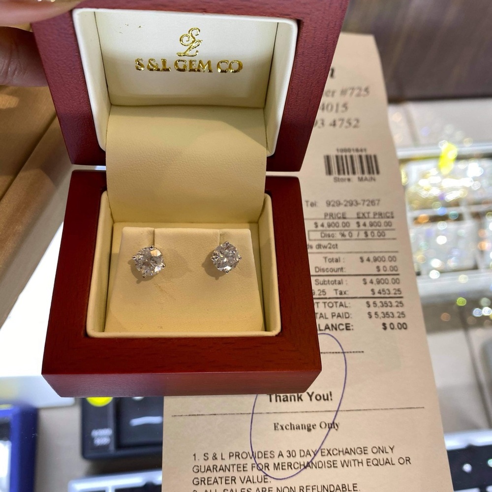 Natural Diamond Earings 1ct each - Round cut